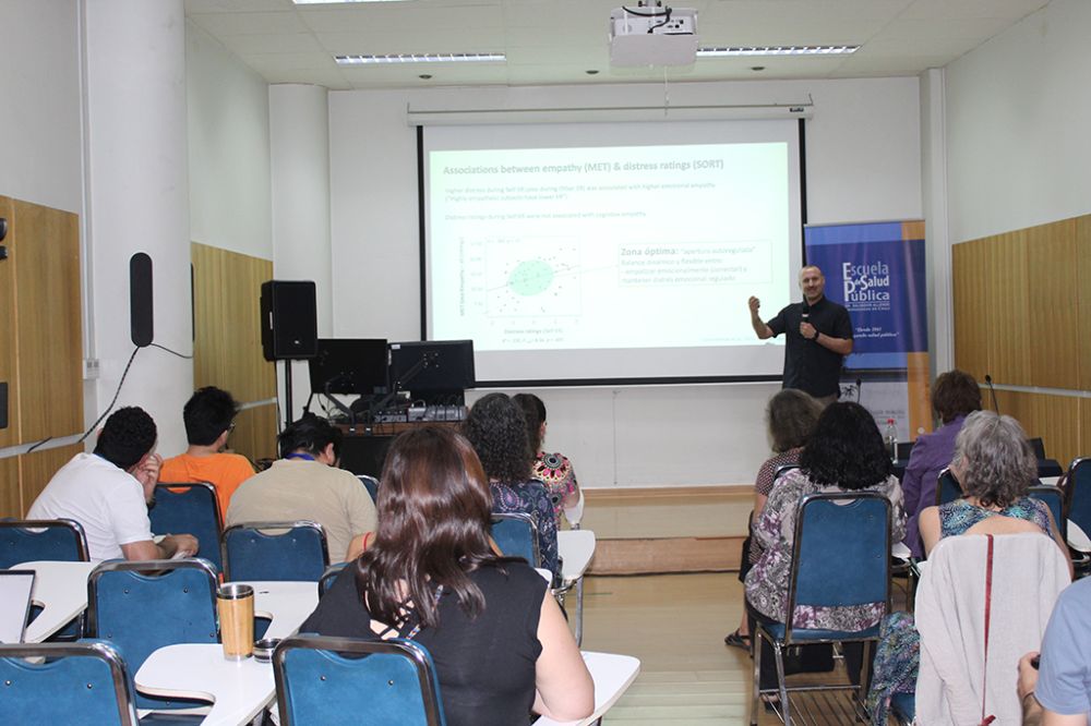 El conversatorio “Neurobiología del cuidador/a” permitió abordar el impacto que puede generar el tener el rol del cuidado de un familiar, amigo o paciente. 